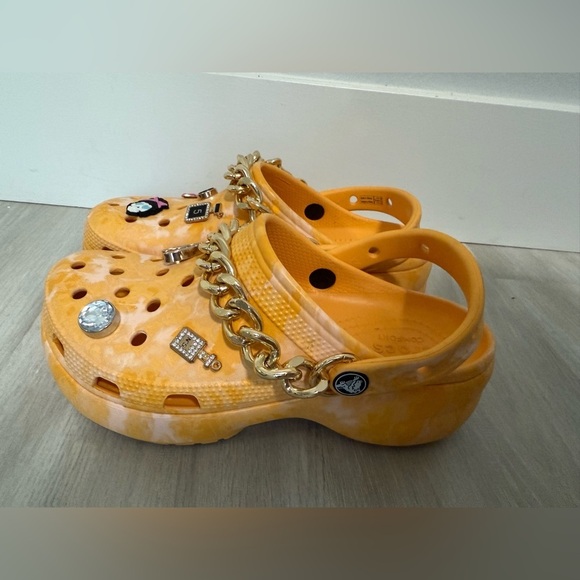Crocs Women's Classic Platform Graphic Clogs Orange Sorbet Size 7 - Picture 2 of 12